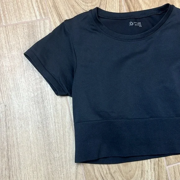 Aerie Offline Sidewalk Seamless Black Cropped T-shirt - Picture 5 of 7